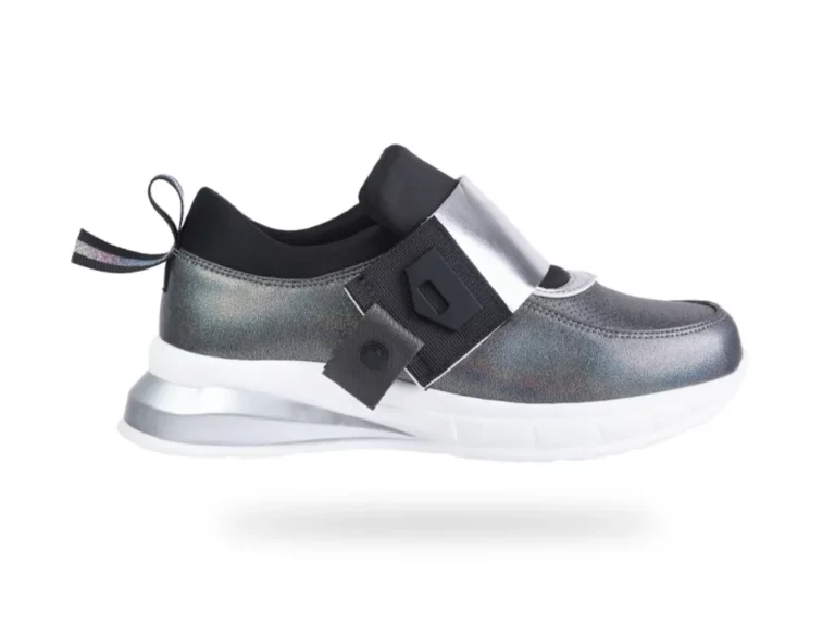 BIKI offers a range of shoe cleaning solutions that give any type of shoe exceptional clean and luster