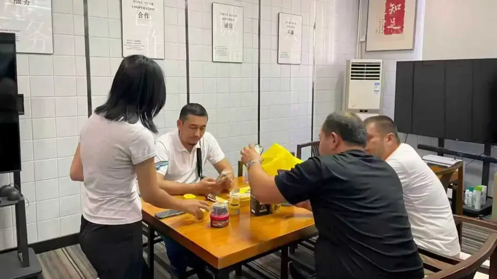 biki-factory-product-demo-shoe-cleaner